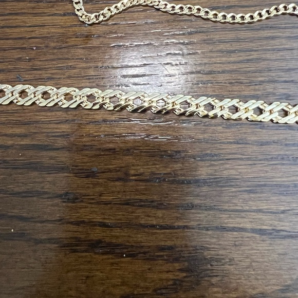 Jewelry - Picture 4 of 5